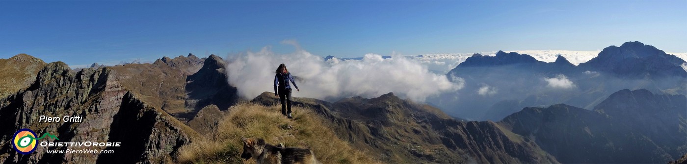 47 Vista panoramica dalla cima del Pietra Quadra .jpg